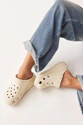 Взуття медичне Crocs Classic Crush Bone 8601410-1 фото